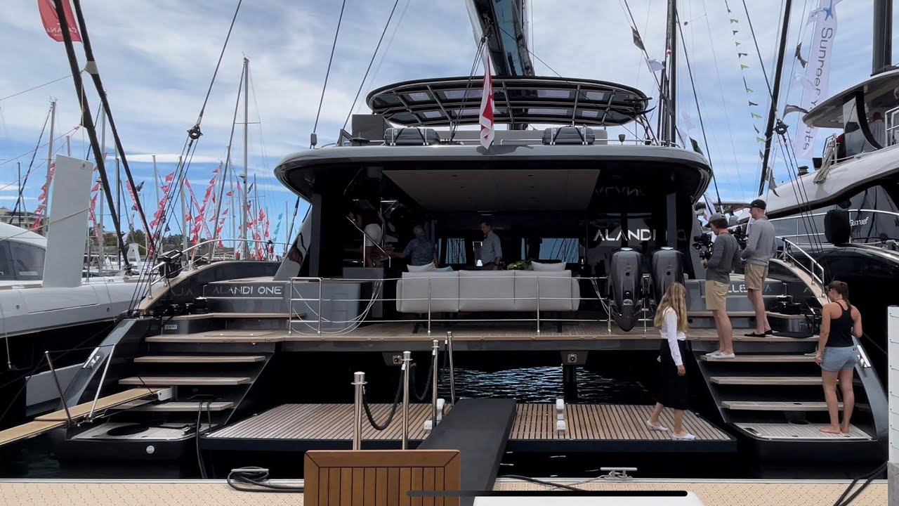 El Otam 70HT debuta en el Salon Nautico de Cannes